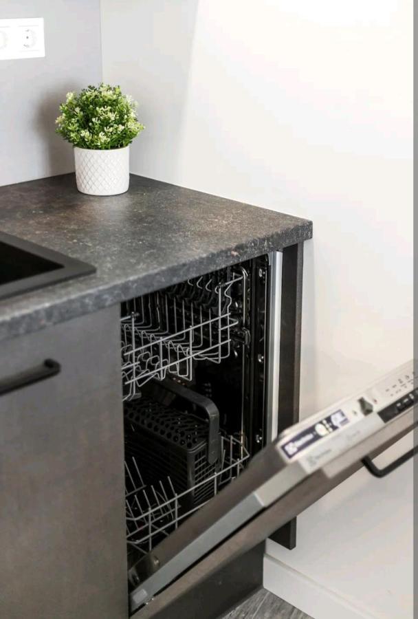 Happy Laime Studio, Self Check-in-24-7, A-c, Parking-in-the-underground-garage